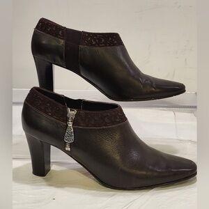 BRIGHTON Reel brown leather ankle bootie